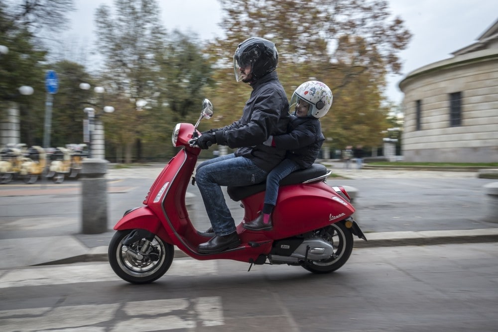 Seggiolino moto per bambini: regole in Italia e all'estero