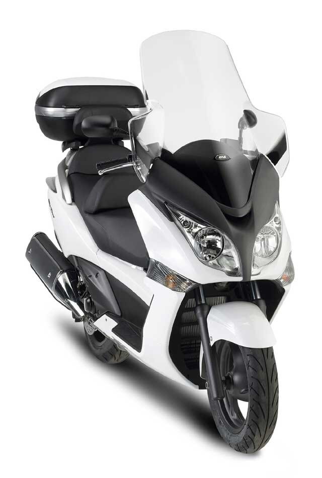 Accessori scooter: da Givi tutto per l'Honda SW-T400 - Motociclismo