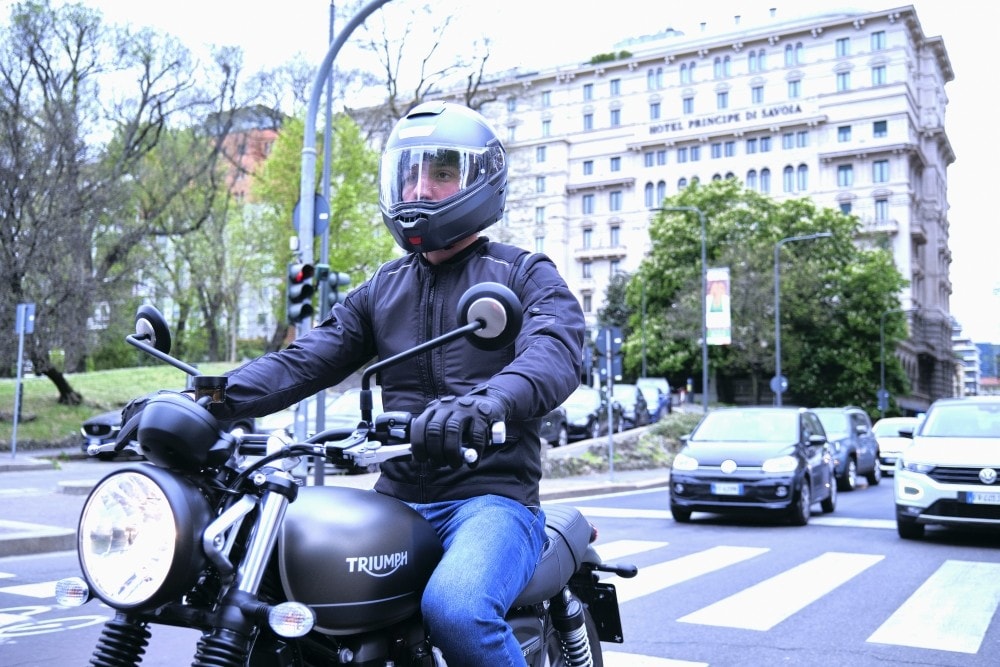 Airbag moto elettronico Tucano Urbano Airscud Flex, le caratteristiche -  Dueruote