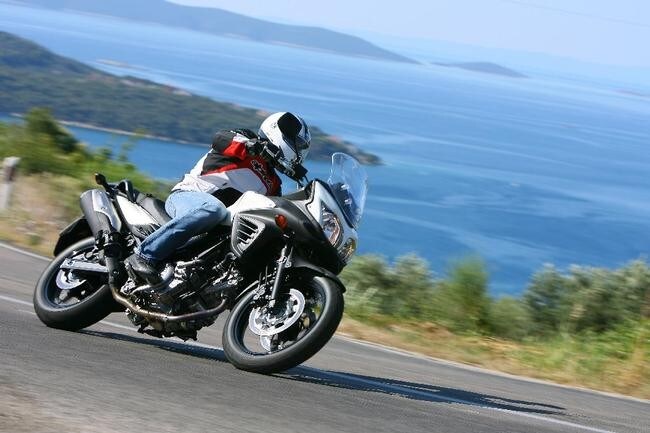 Suzuki V-Strom 650: felice di piacere - Dueruote