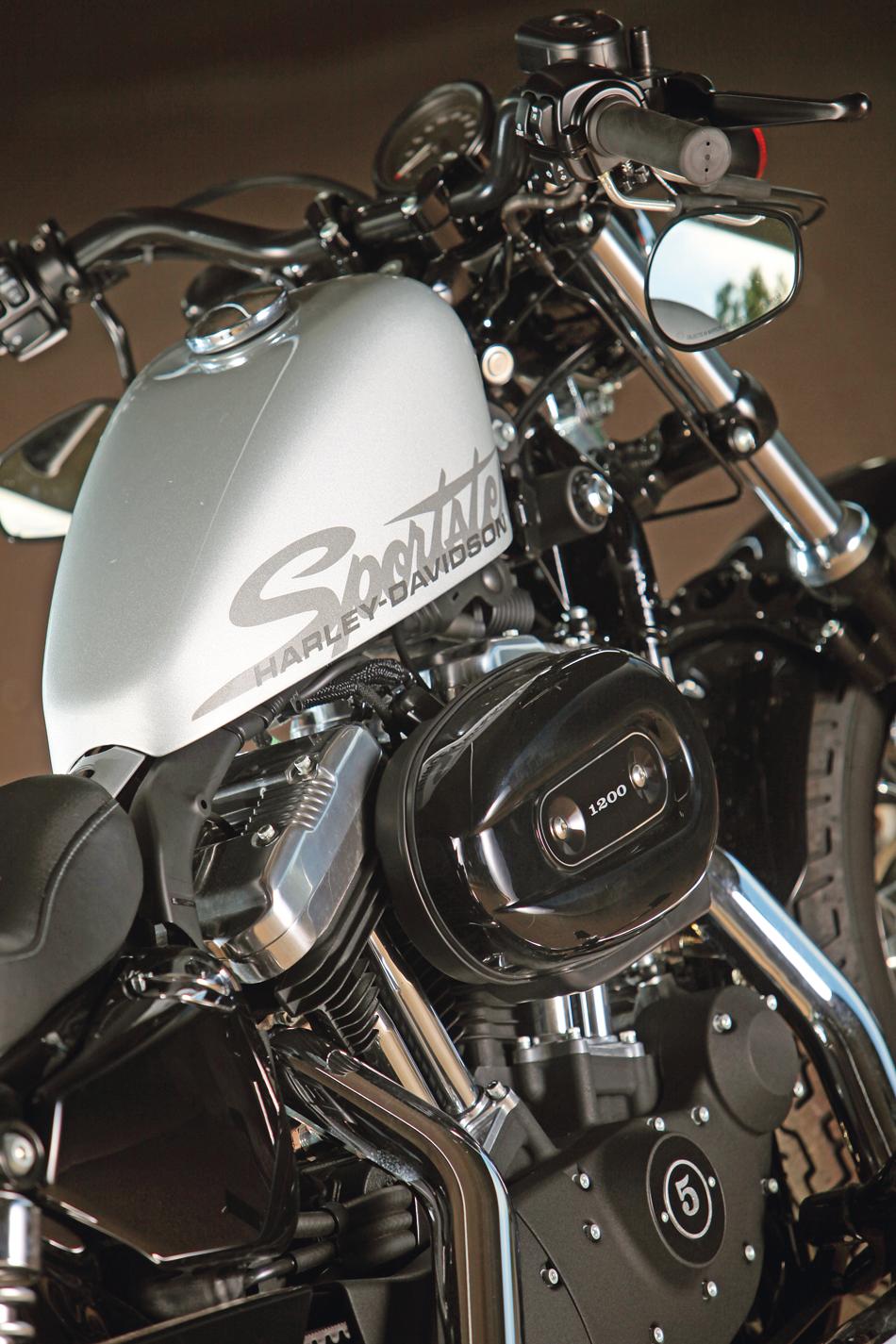 Triumph Bonneville Bobber Prezzo, Scheda tecnica e Foto - Dueruote