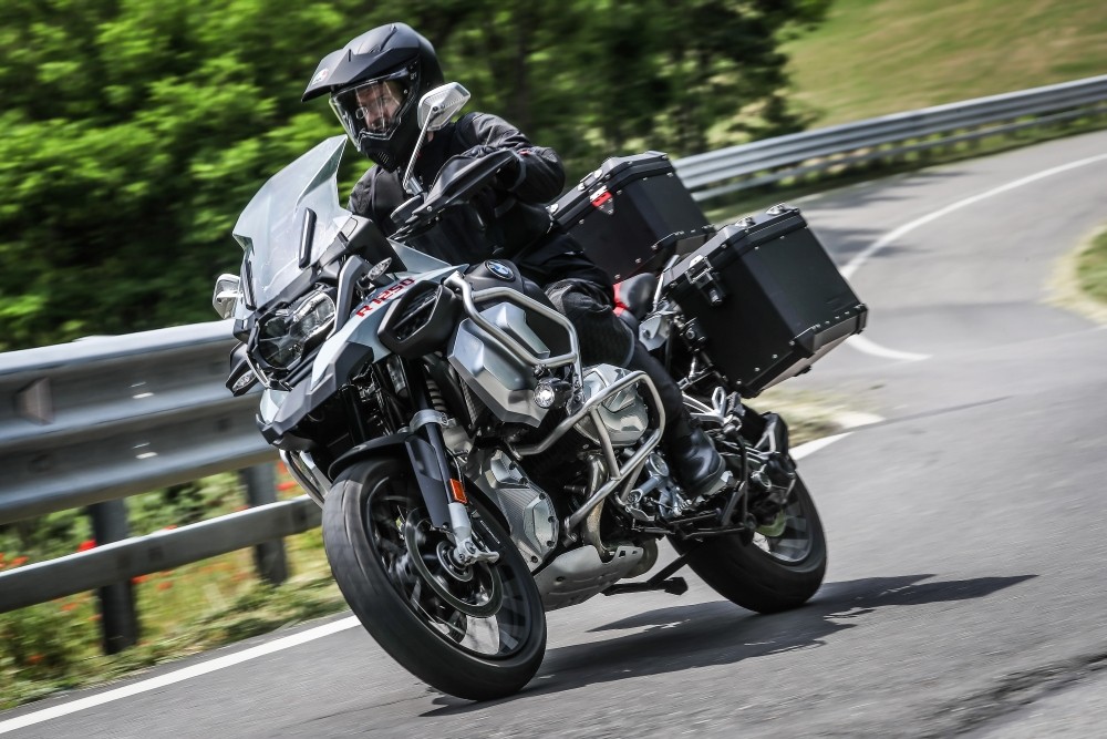 bmw r 1250 gs vs ducati multistrada 1260