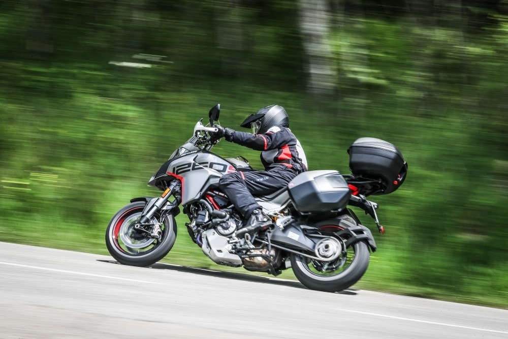 bmw r 1250 gs vs ducati multistrada 1260