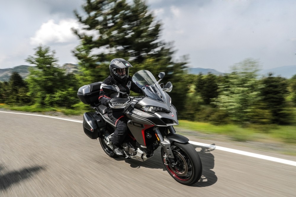 ducati multistrada 1260 vs bmw gs 1250