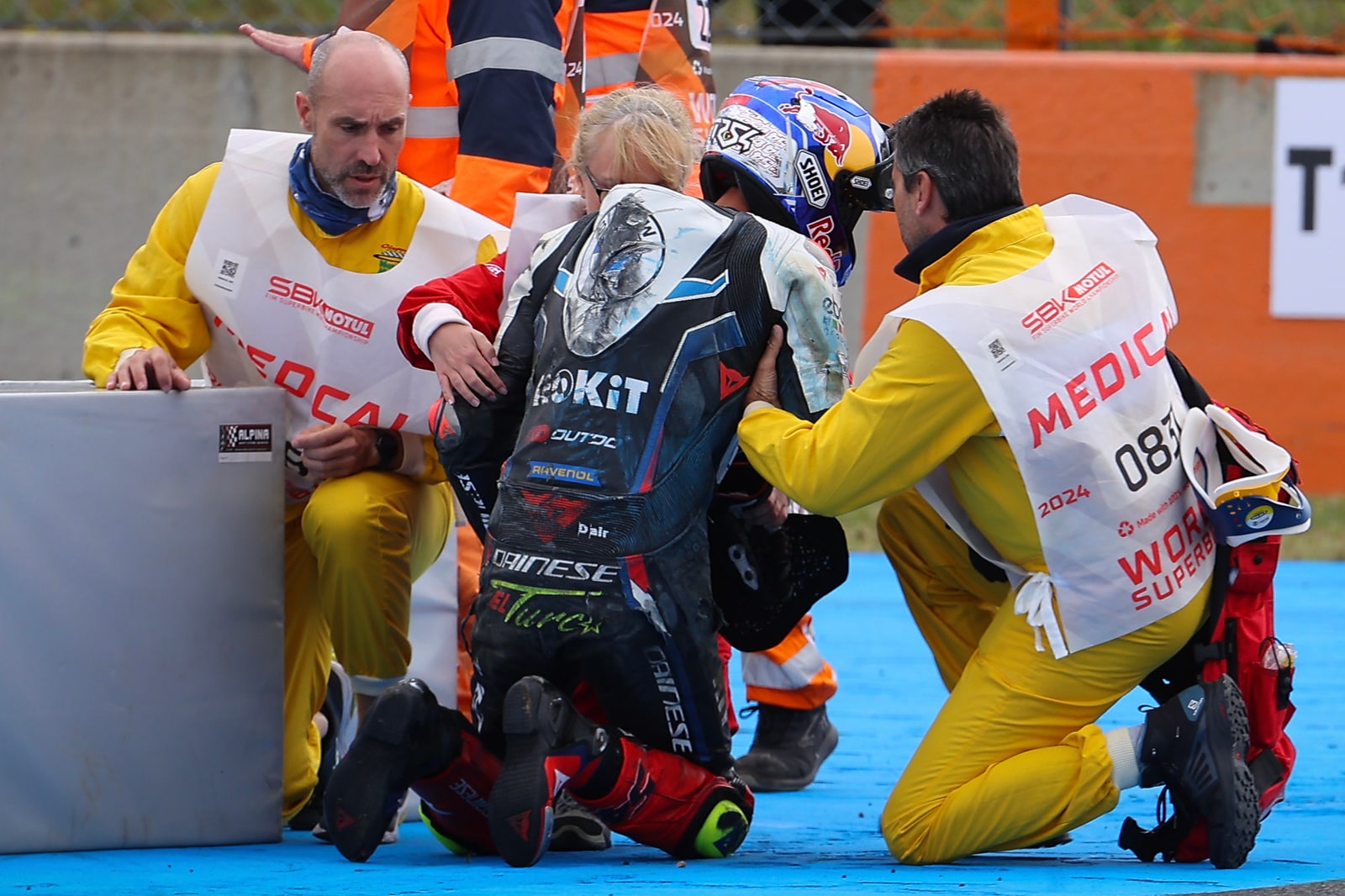 WorldSBK: brutta caduta per Toprak Razgatlioglu a Magny-Cours