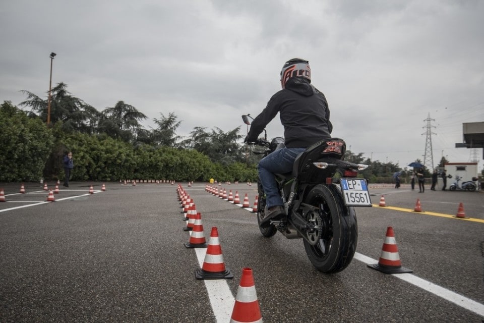 Patente Moto: Verso L'obbligo Per Le Lezioni Di Guida? | Dueruote