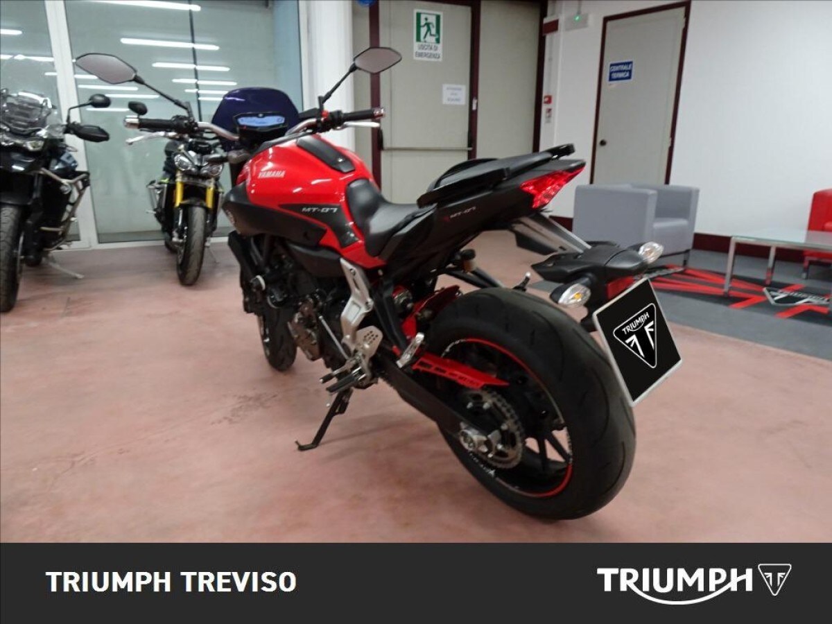 Yamaha MT-07 Prezzo, Scheda tecnica e Foto - Dueruote